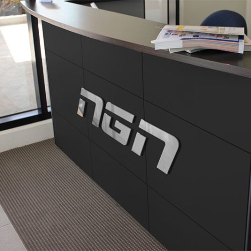 موکاپ لوگو شیشه ای